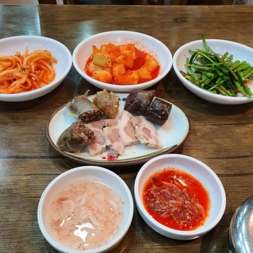 신의주찹쌀순대 뱅뱅사거리점